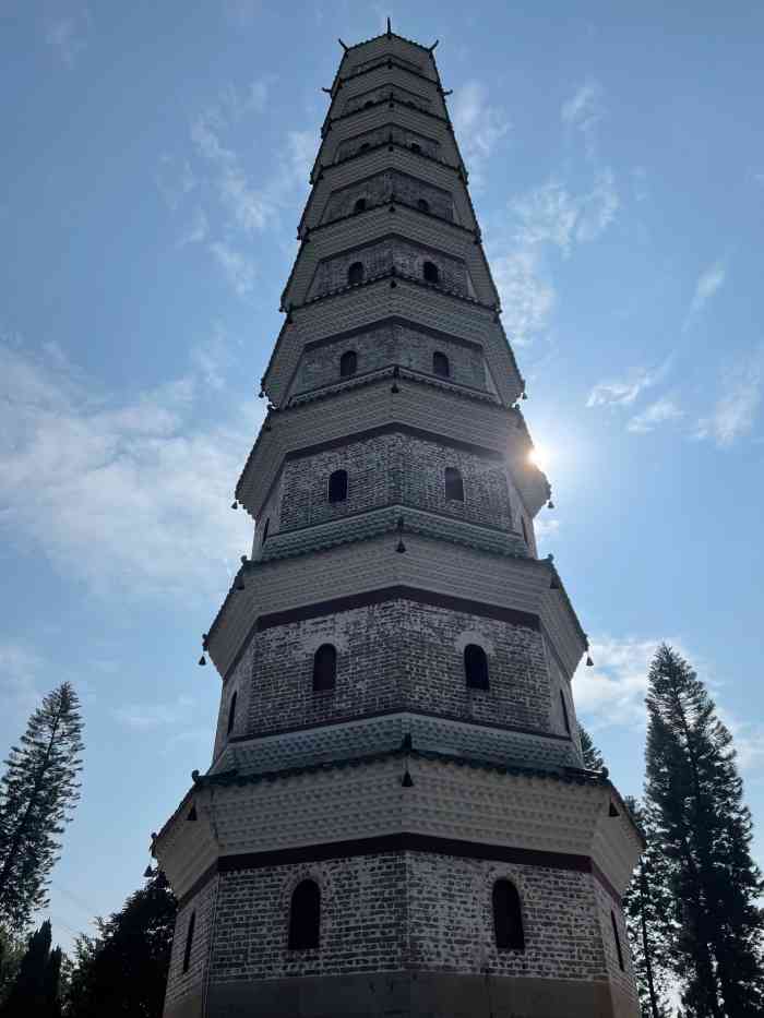 魁岗文塔-"常经过,看见一座塔在城市里,今天特别过来.