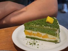 芒果抹茶奶油奶酥蛋糕-black rainbow coffee