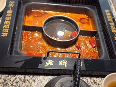-老牌坊云南鱼豆花火锅(哈西万达店)