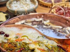 -洱火云南酸菜牛肉火锅(石景山当代商城店)