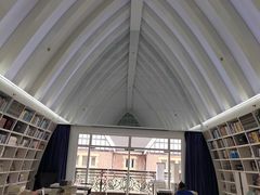 -钟书阁(松江泰晤士小镇店)