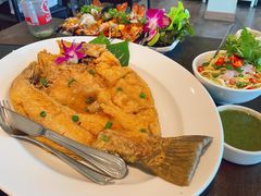 -Chom Cafe and Restaurant