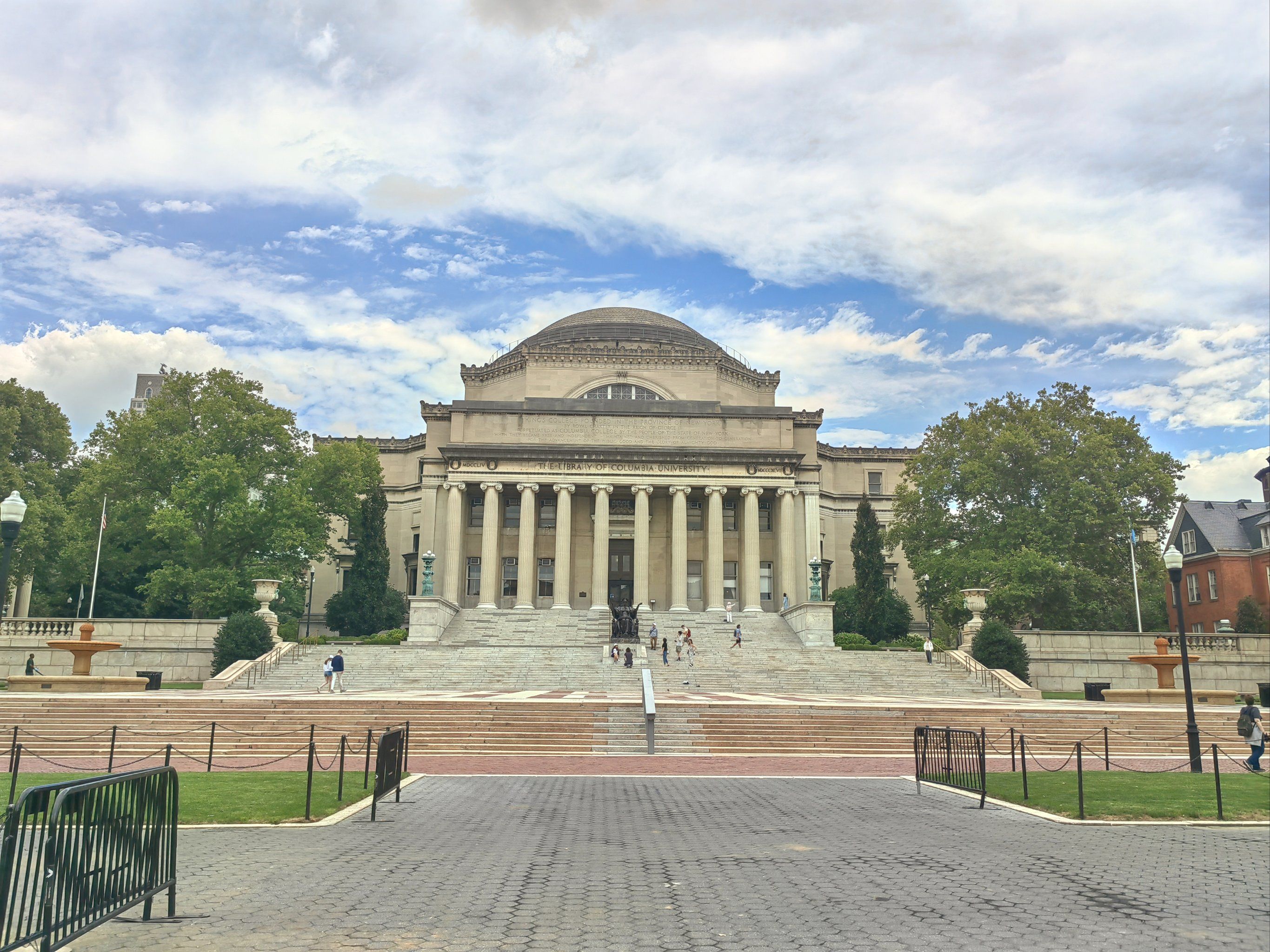 关于美国本科的申请材料