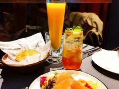 烟熏三文鱼色拉-YUE·6·西式融合餐厅(外滩六号店)