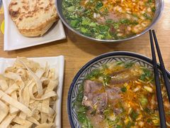 -八百里牛肉汤(盖饭·锅贴·万象城店)