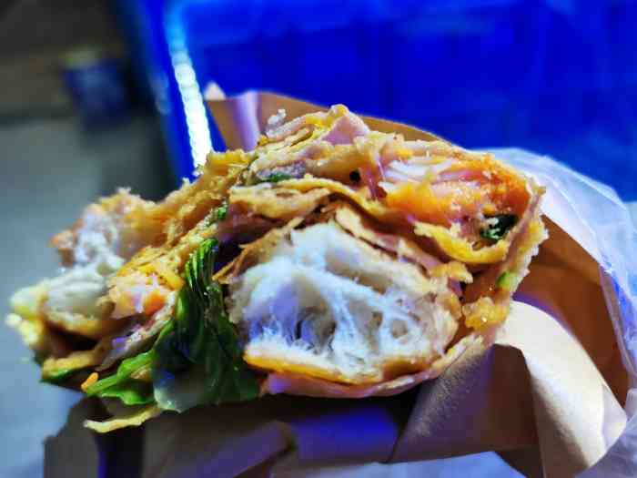 西米煎饼(旺棠店)-"超级好吃的一个煎饼果子 有点甜的酱 加点.