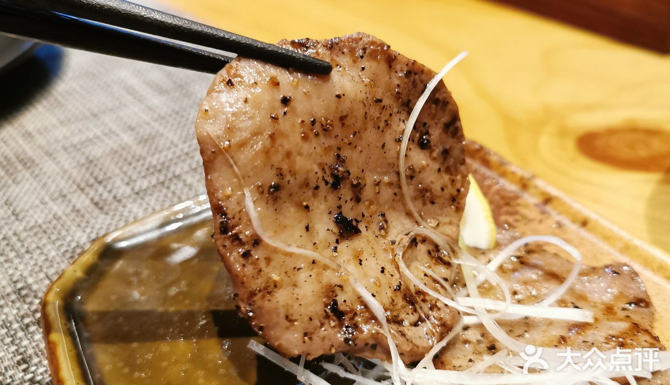 🍖这件烧鸟店，有什么与众不同？[胜利]