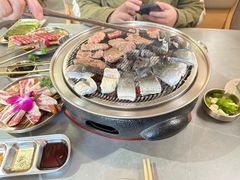-围炉肉舍•炭烤活鳗•丹东海鲜烤肉(步行街店)