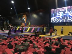 -嘿哟动霸CHUA·新潮玩运动娱乐中心·蹦床滑冰团建乐园