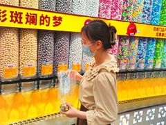 -m豆巧克力世界(上海世茂广场店)