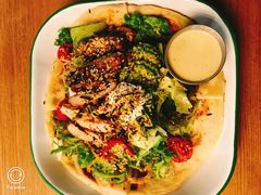 照烧鸡肉配牛油果拉法沙拉-HELLO 27 意面·沙拉·帕尼尼