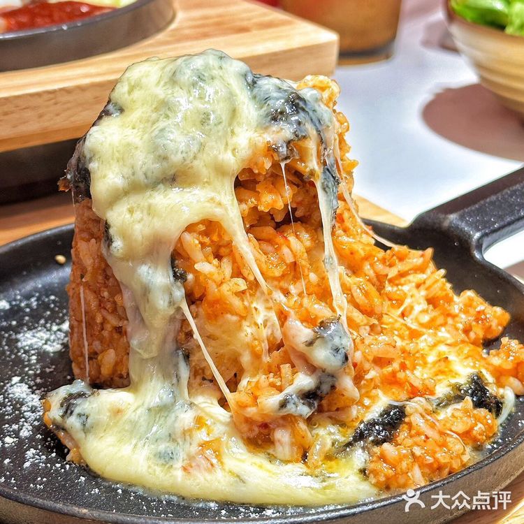 缺点：在广州才有‼️冲着UFO火锅可以N刷