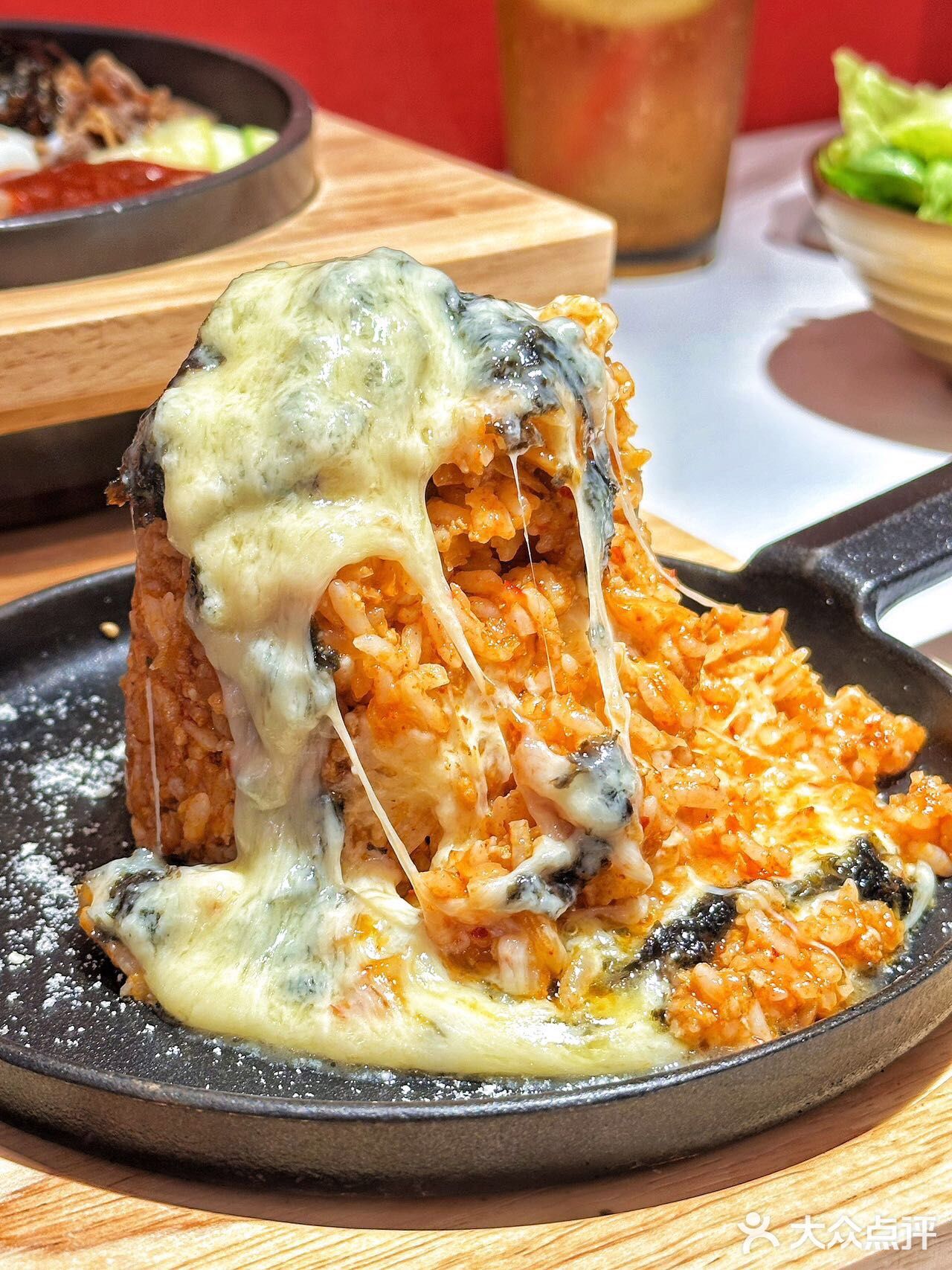 缺点：在广州才有‼️冲着UFO火锅可以N刷