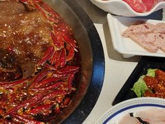 -茅草房·河畔园林火锅