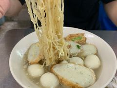 鱼蛋鱼饼鸡蛋面-榮泰米粉湯(Left Shop)