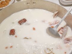-洪氏嗨捞·广东猪肚鸡·椰子鸡火锅(西咸万象城店)