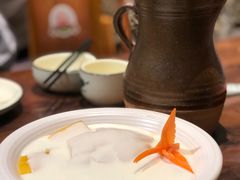 酸奶拌芒果-老滇山寨•云南特色菜•地方菜•民族风情歌舞表演(金碧店)