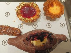 -HOT CRUSH趁热集合·现烤面包(上海环球港店)