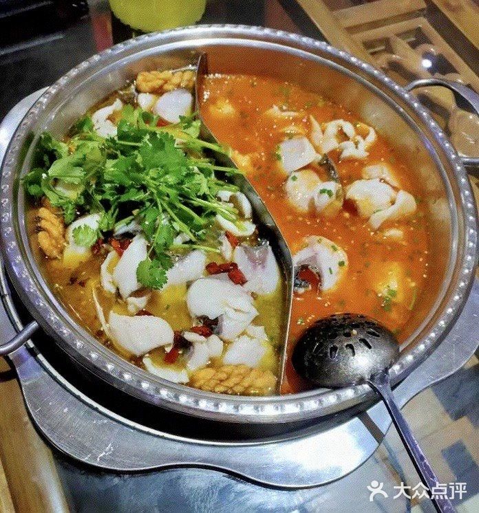 开了那么久的车来这边吃草鱼火锅