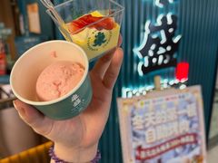 草莓冰淇淋-東盛炭烤自助料理(浦东文峰广场店)