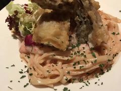 -layback cafe & bar