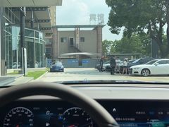 -上海星瀚奔驰4S店(红柳路店)