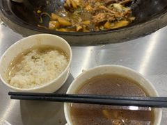 -粘豆包柴火铁锅炖