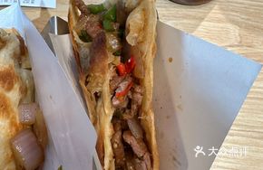 Stir-fried Yellow Beef with Flatbread