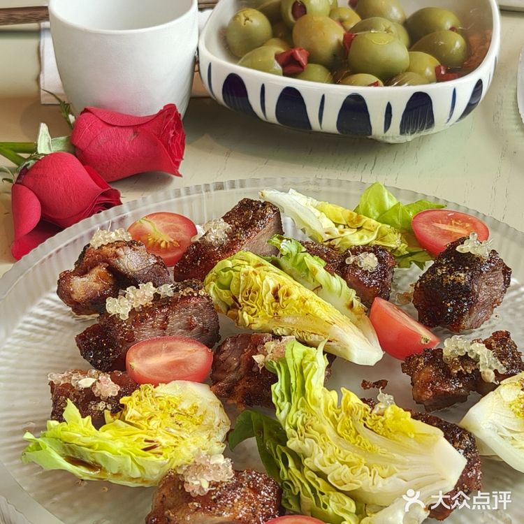 听说外国人都要来新粮仓过圣诞，还有假面舞会