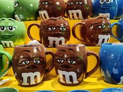 -m豆巧克力世界(上海世茂广场店)