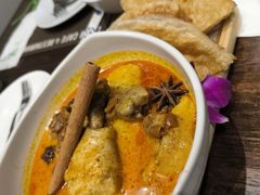 -Chom Cafe and Restaurant