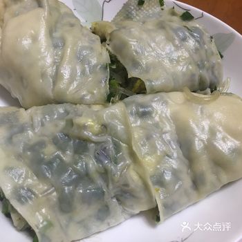 和面,拌馅,擀面,卷馅,上锅蒸