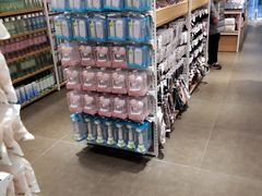 -名创优品(北京新中关购物中心地铁层店)