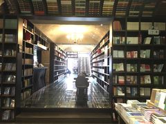 -钟书阁(松江泰晤士小镇店)