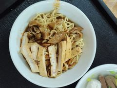 -松树干拌面店