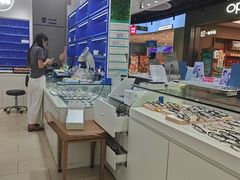 -美式眼镜·授权蔡司.依视路.尼康.豪雅.明月(南翔印象城店)