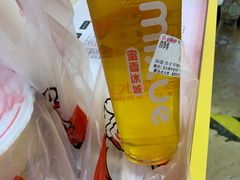 -蜜雪冰城(万达广场外B号门门口外集装箱店)