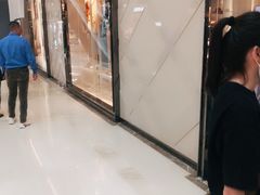 -BURBERRY(上海港汇恒隆广场店)