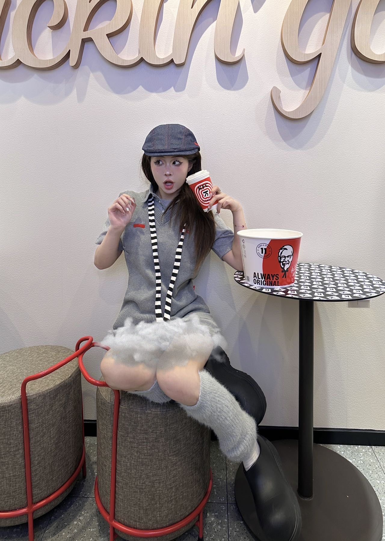 在武汉!第一批穿上肯德基新工服 太好看了🍟