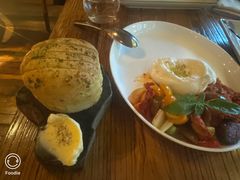 混合番茄色拉配布拉塔干酪-Restaurant Cuivre古铜法式餐厅