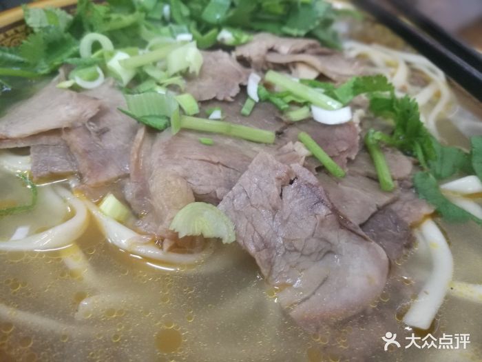 插花牛肉汤牛肉面图片 - 第1张