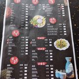 大门口便是店铺的门头，很好找