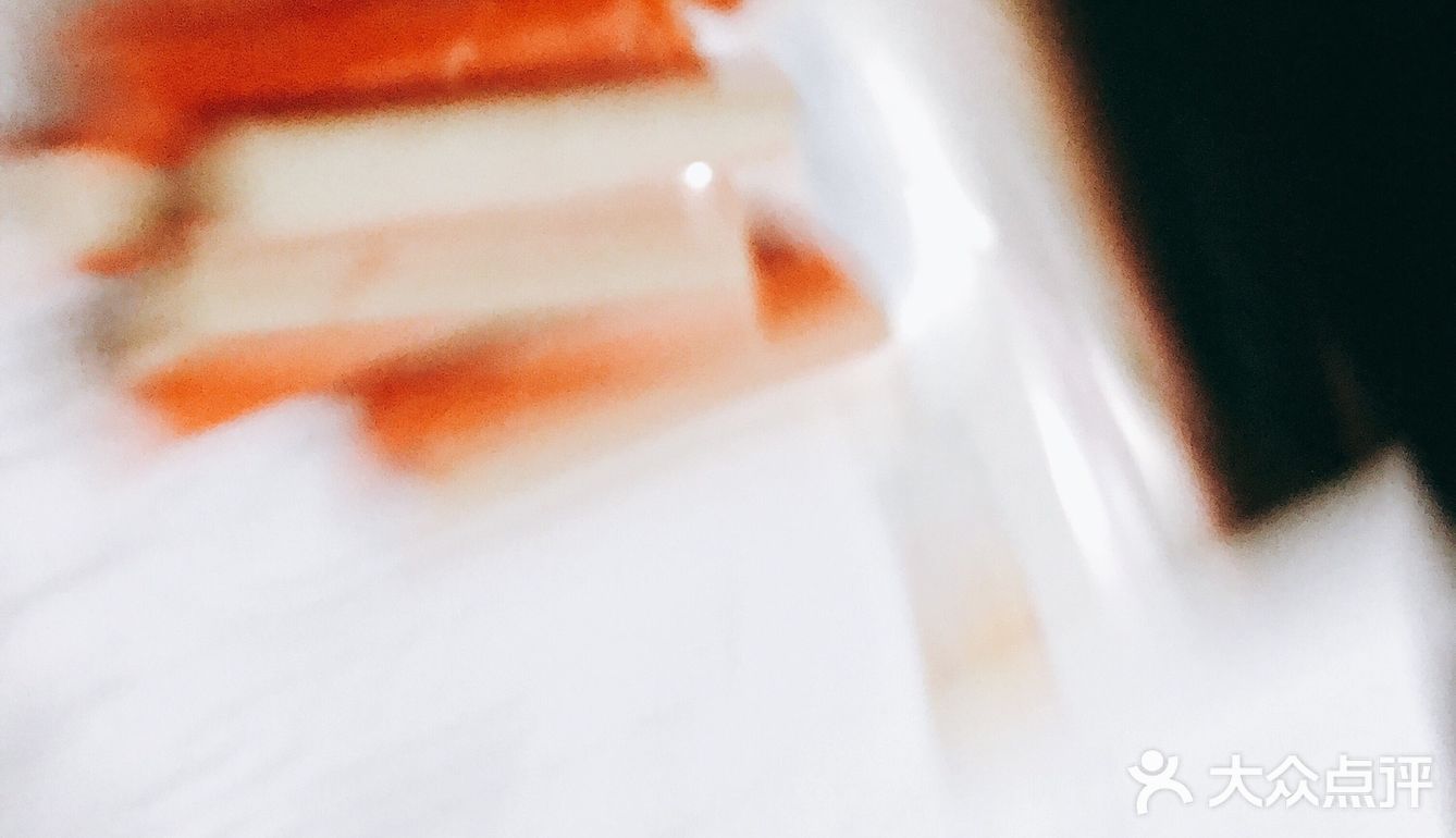 配上一整包麻酱，还有冰可乐一杯，开吃