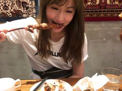 红柳羊肉串-阿里家·新疆烤肉酒場 by MIG