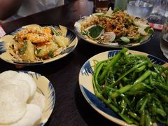-Cuc Gach Quan Restaurant