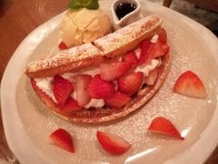 草莓松饼-ROAST coffee & eatery