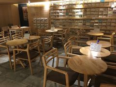 大堂-猫的天空之城概念书店(苏州诚品店)
