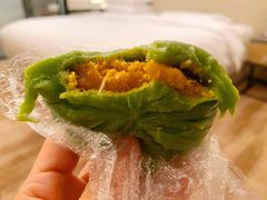 咸蛋黄肉松青团-沈大成(城隍庙店)