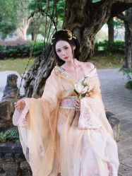 -一揽芳华汉服旗袍体验馆(拙政园店)