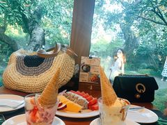 -Chom Cafe and Restaurant